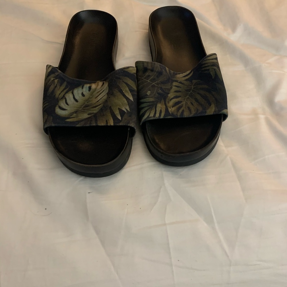 Vince sandal  no box
